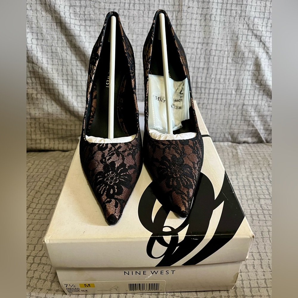 Nine West “Fredao” Black & Bronze Floral Lace Heels